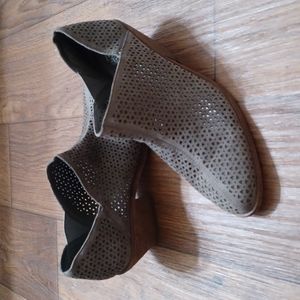 Vince Camuto perforated leather heel booties/ size 8
